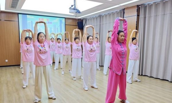 “垃”祥八段锦，分类超“净”彩