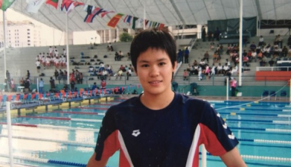 游泳冠军胡玥在2020就在杭州华厦做了蔡司全飞秒近视手术